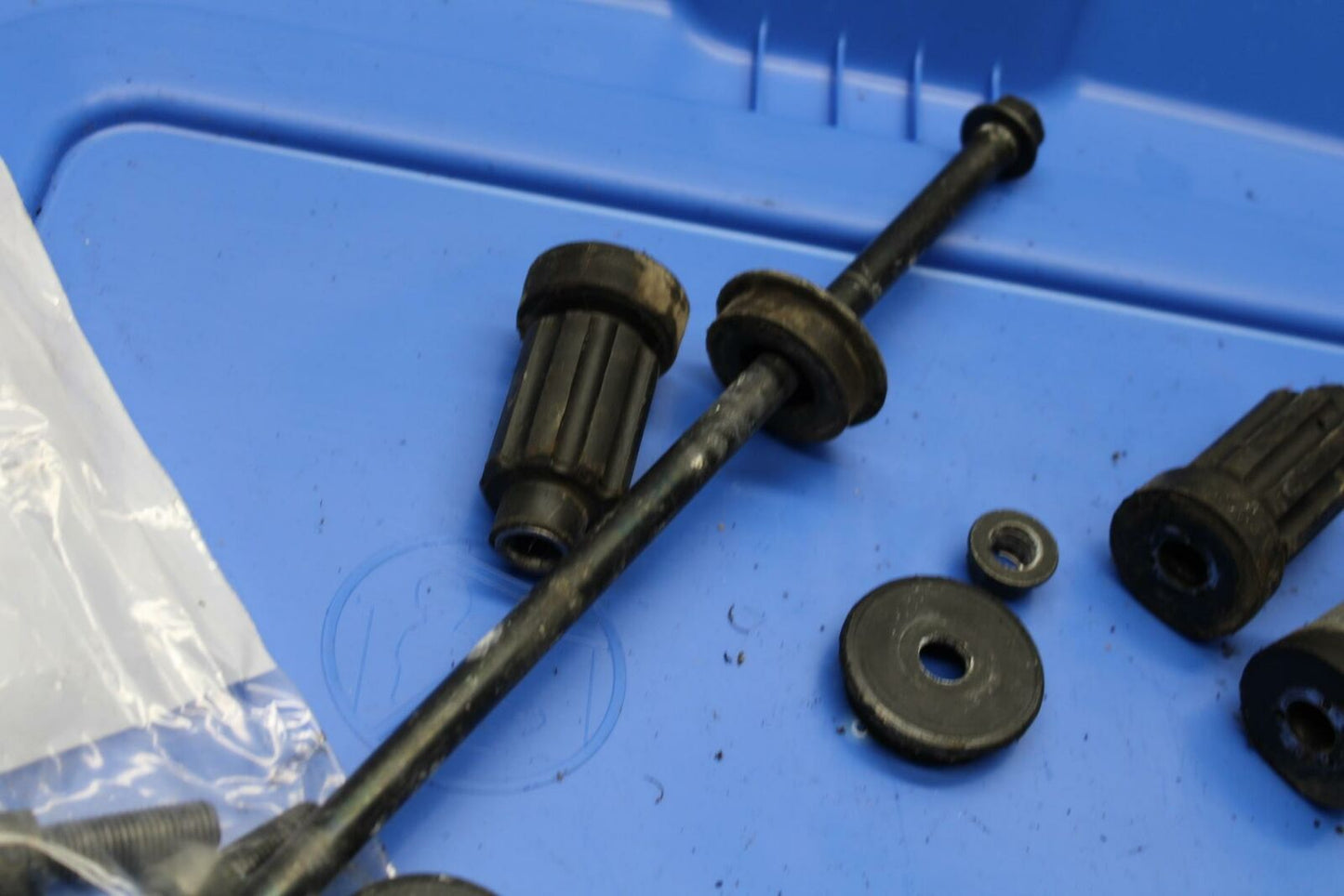 05-08 KAWASAKI VULCAN 1500 VN1500N CLASSIC ENGINE MOUNTING BOLTS HARDWARE BB343