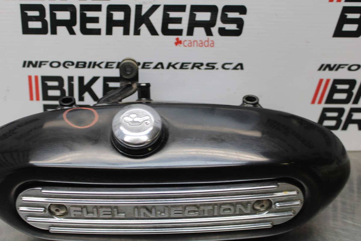 05 TRIUMPH ROCKET III ENGINE OIL TANK PAN BOX BB186