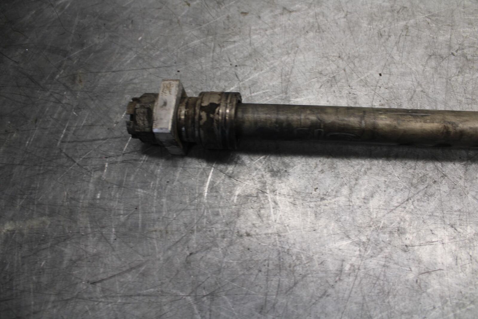 2012 Kawasaki Ninja ZX6R ZX600R REAR AXLE BACK WHEEL RIM PIVOT BOLT AXEL BB529