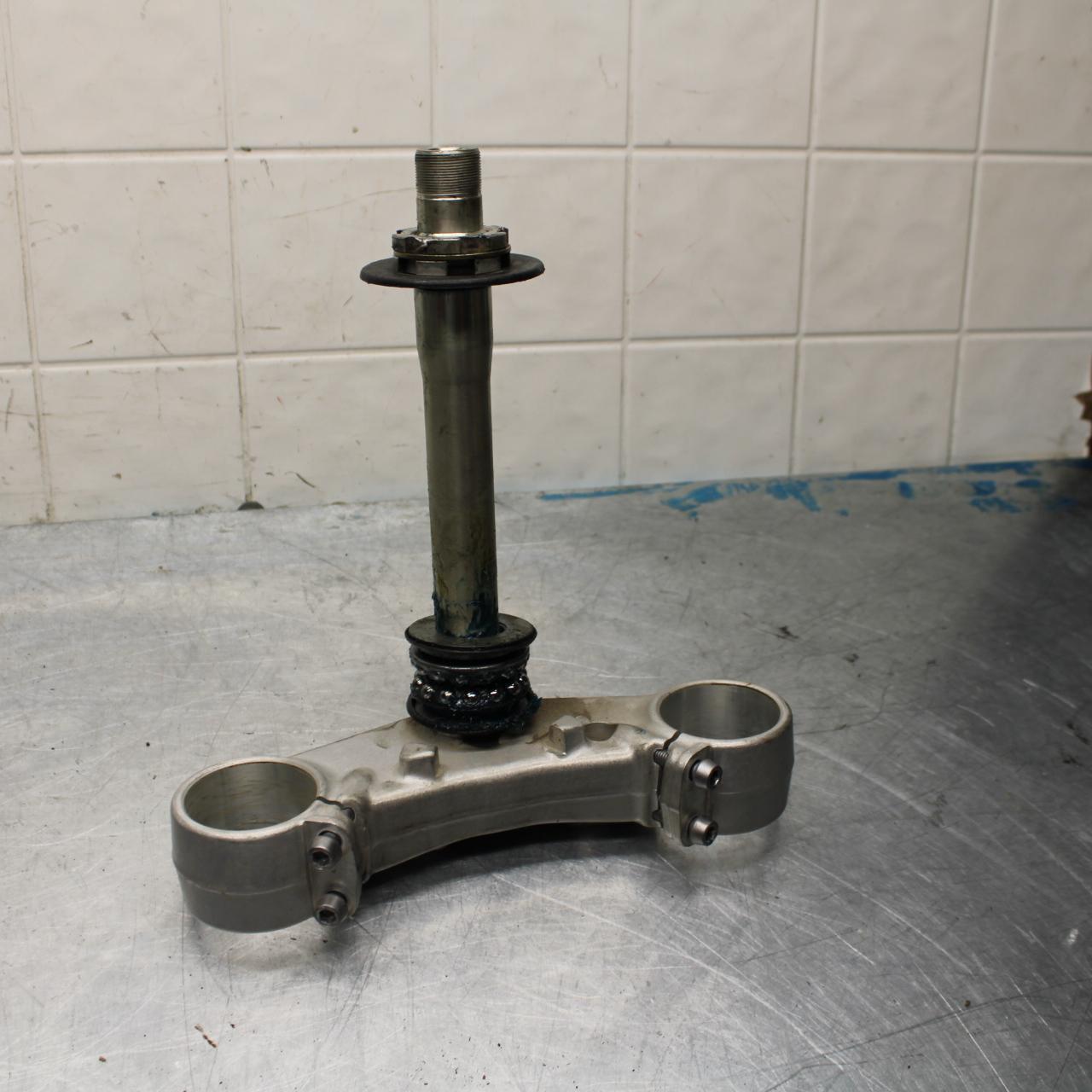 06-07 TRIUMPH DAYTONA 675 DAYTONA 675 FRONT FORKS CLAMP LOWER TRIPLE TREE BB441