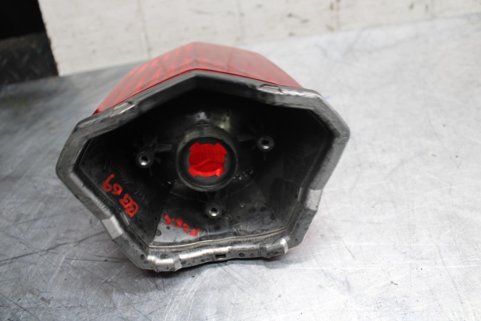 2010 Yamaha FZ6R REAR TAIL TAILLIGHT BACK BRAKE LIGHT BB07