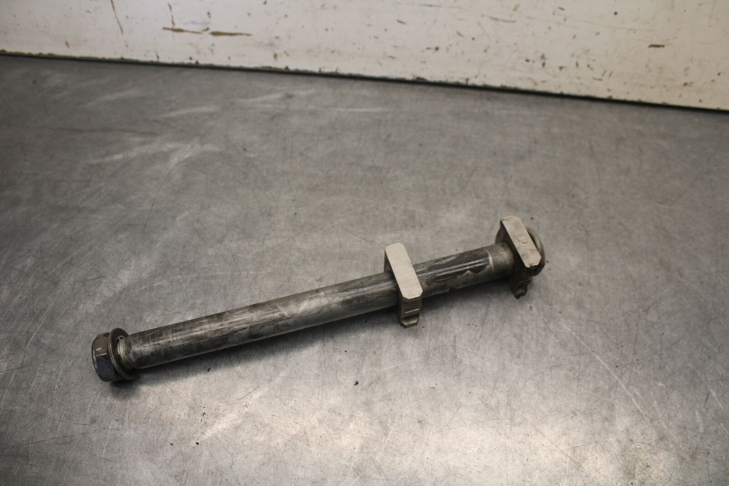 05-06 HONDA CBR600RR REAR AXLE BACK WHEEL BOLT AXEL 42301-MEE-D00  BB655