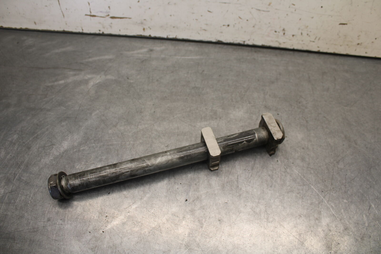 05-06 HONDA CBR600RR REAR AXLE BACK WHEEL BOLT AXEL 42301-MEE-D00  BB655