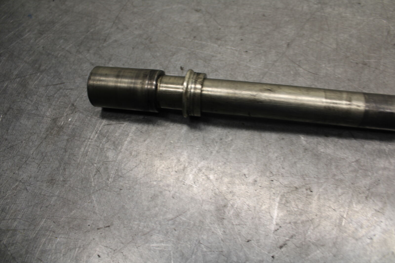 05-06 SUZUKI GSXR1000 FRONT WHEEL RIM AXLE PIVOT BOLT 54711-41G00 BB677