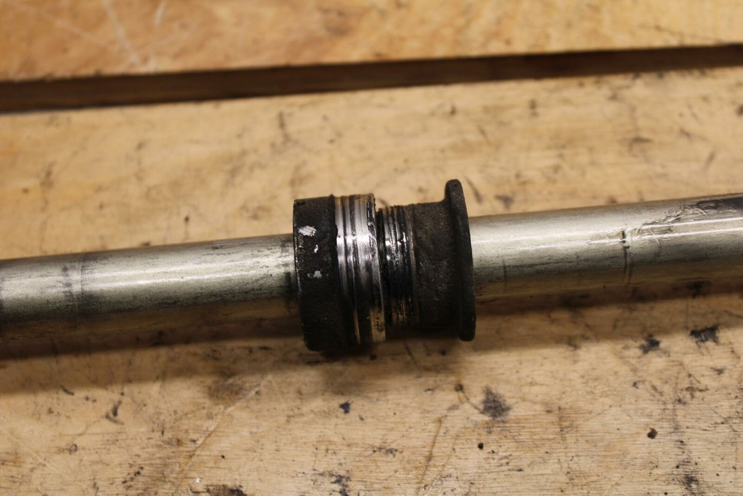 07-12 SUZUKI BANDIT 650S REAR AXLE BACK WHEEL RIM PIVOT BOLT AXEL BB328