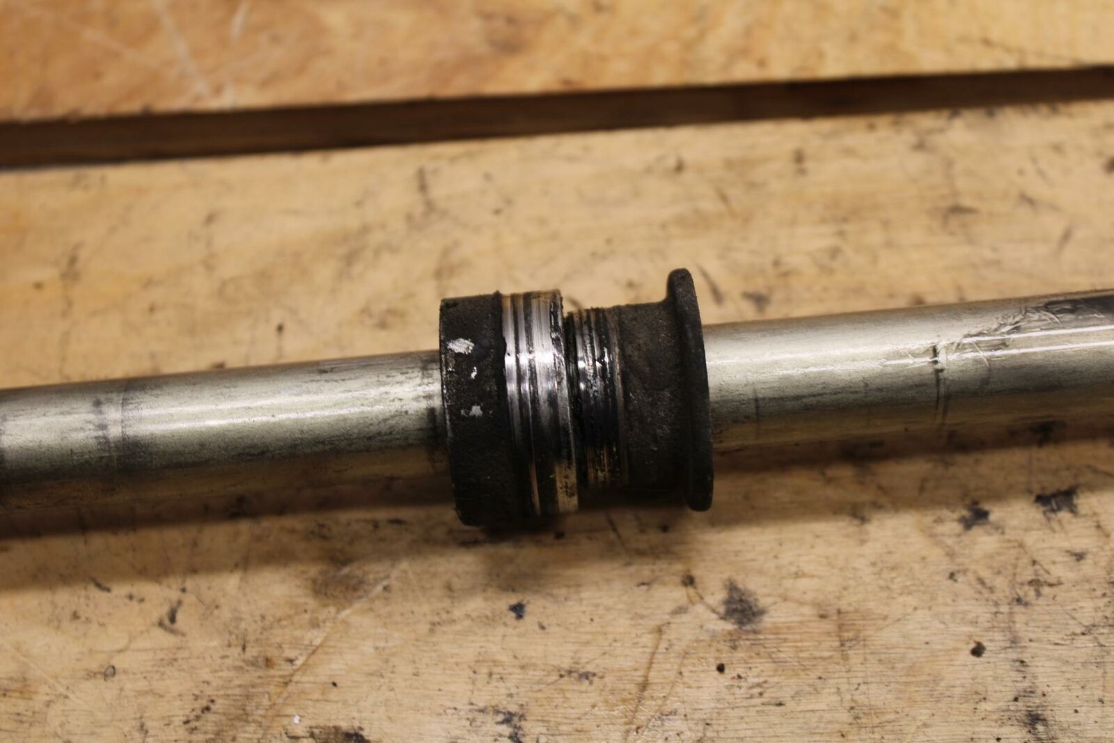 07-12 SUZUKI BANDIT 650S REAR AXLE BACK WHEEL RIM PIVOT BOLT AXEL BB328