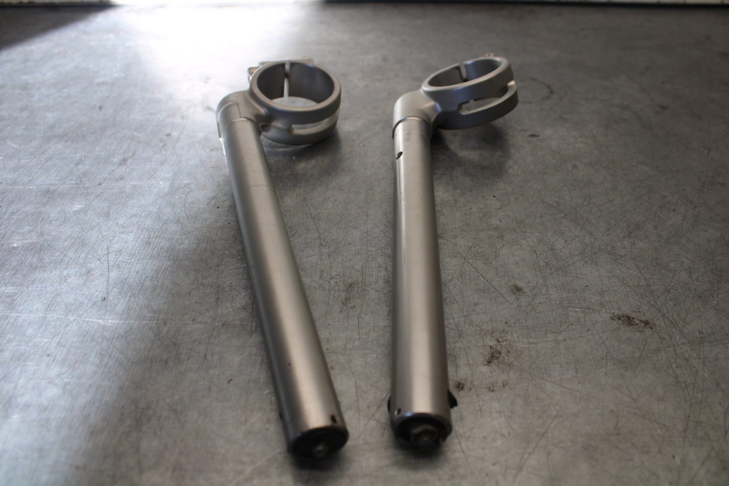 07-08 TRIUMPH DAYTONA 675 LEFT RIGHT CLIP ON ONS HANDLEBARS PAIR SET BB685