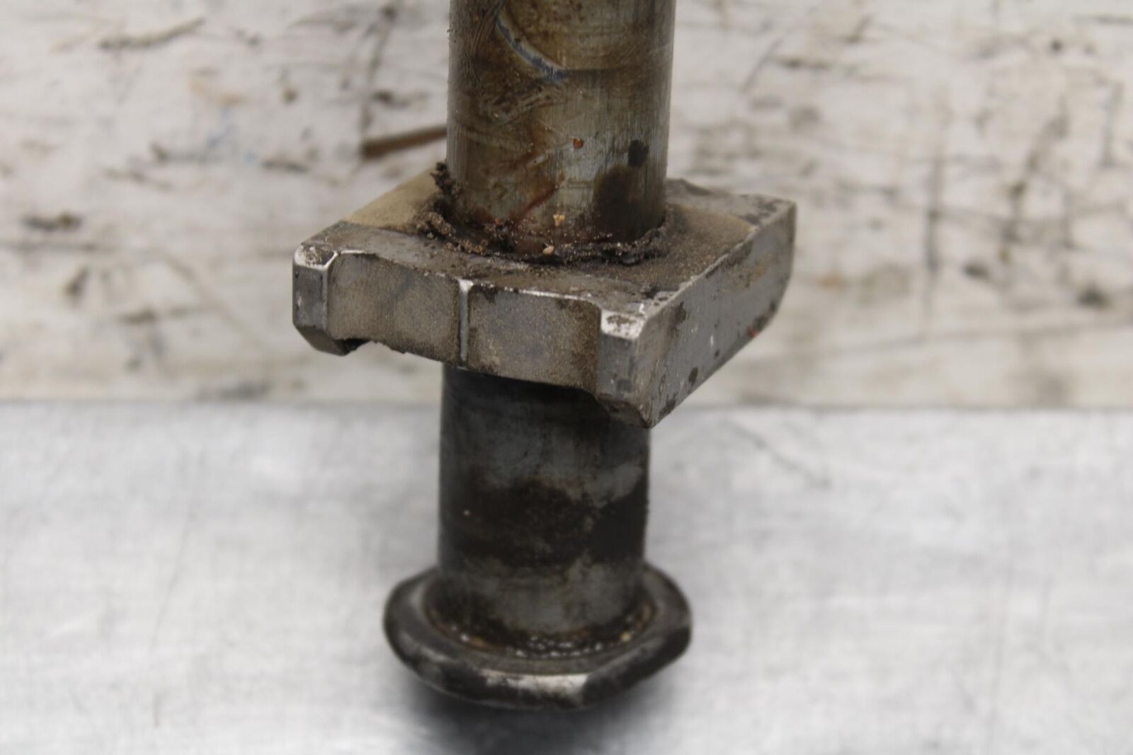 2005 Honda CBR600RR REAR AXLE BACK WHEEL RIM BOLT AXEL 42301-MEE-D00 BB564