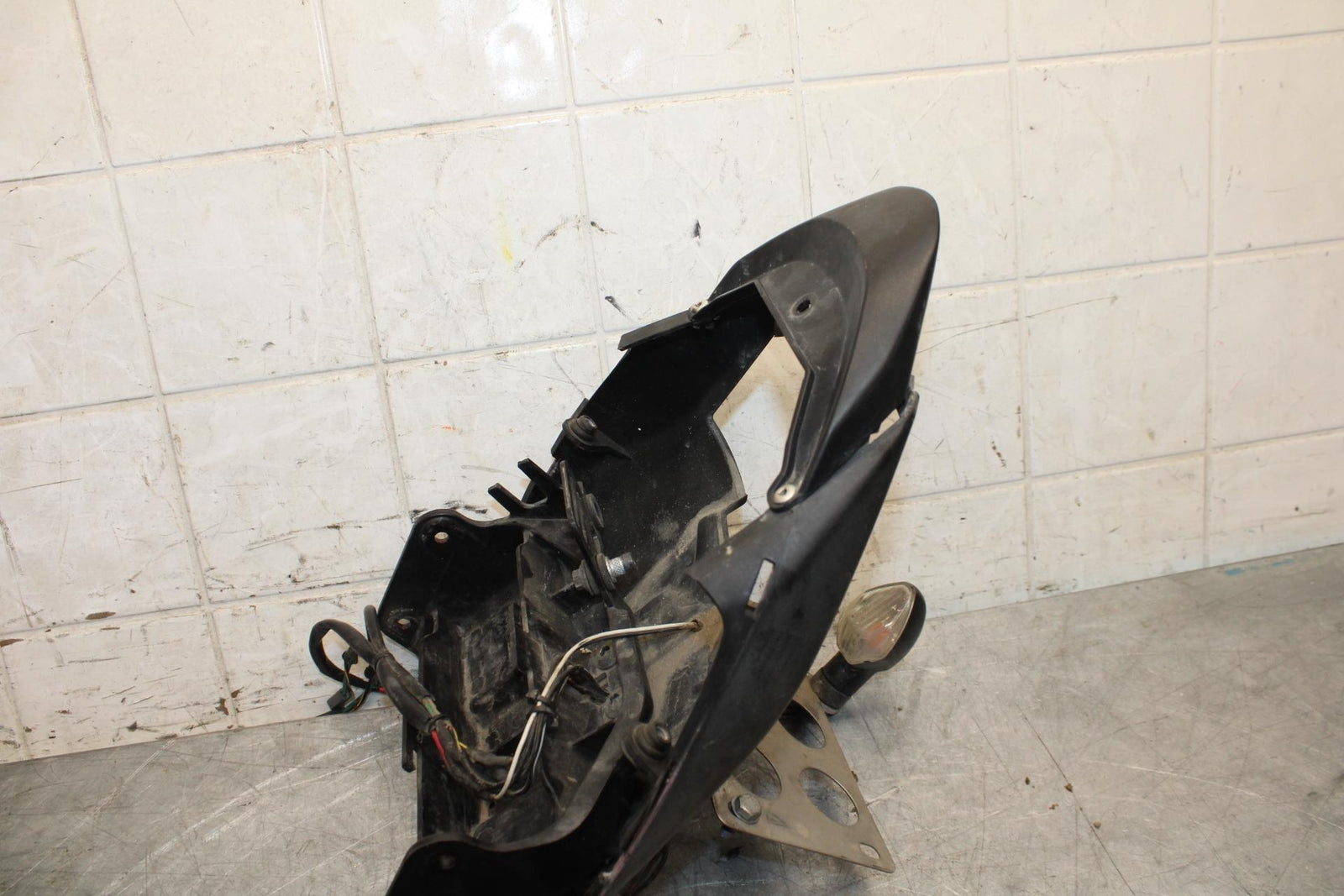 2012 Kawasaki Ninja ZX6R TIDY  REAR TAILLIGHT BRAKE LIGHT TRIM  BB529