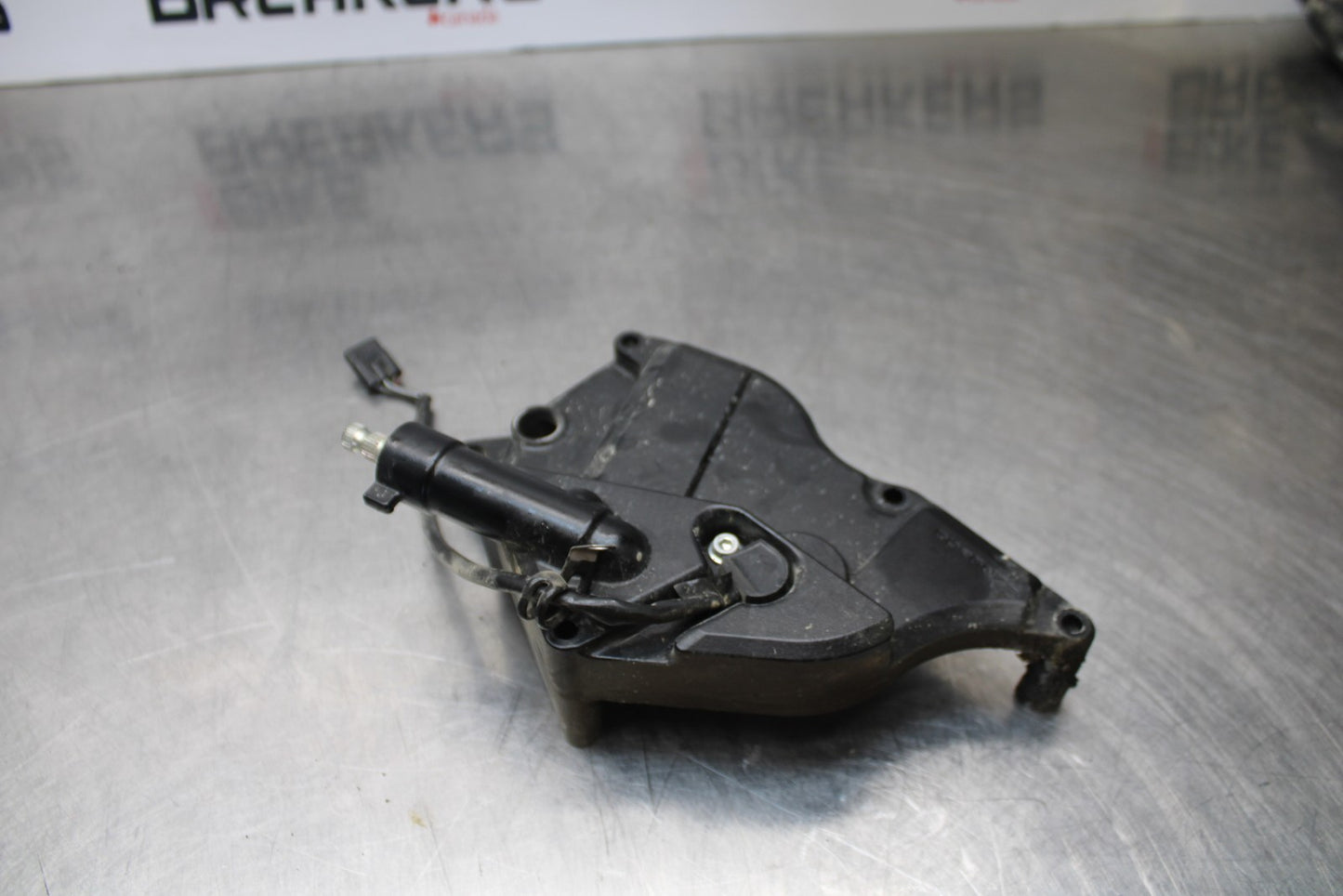 11-22 SUZUKI GSXR 600  ENGINE SPROCKET COVER BB193