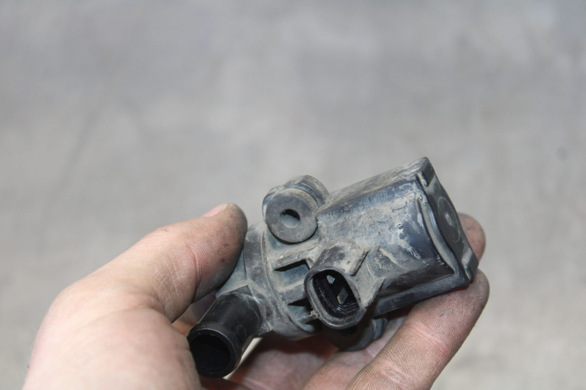 06-07 SUZUKI GSXR 600 AIR VALVE SOLENOID TOP ENGINE SWITCH SENSOR BB863