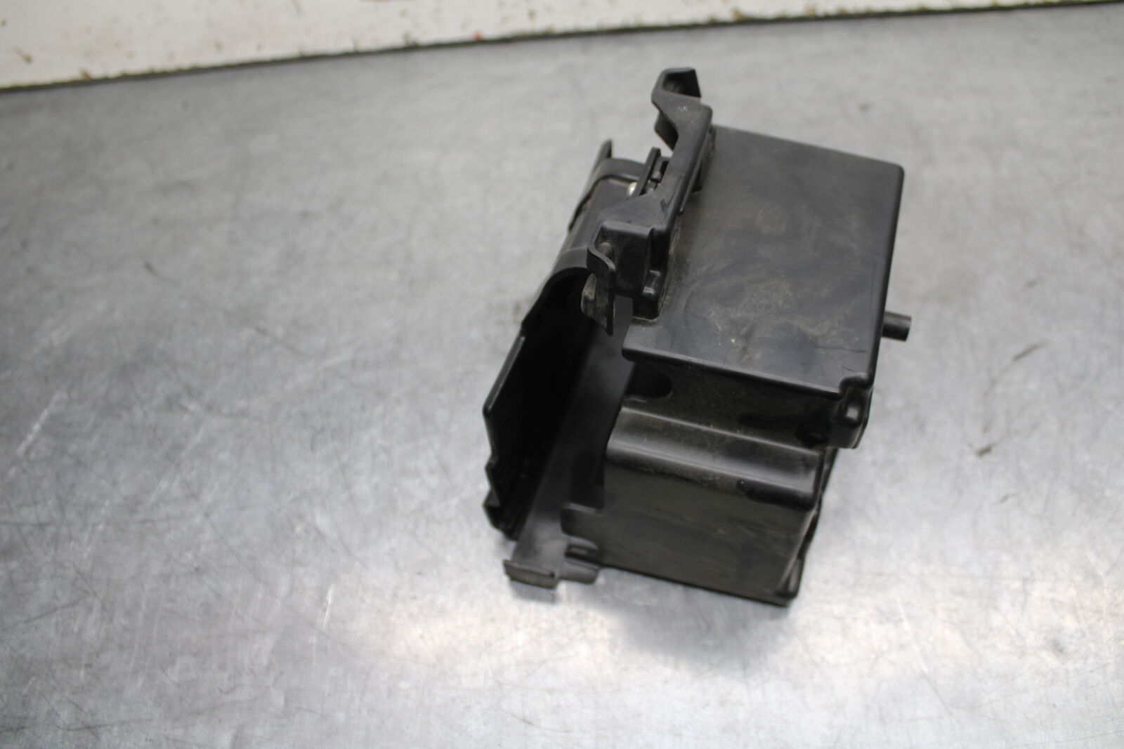 10-13 HONDA SHADOW RS 750 VT750RS BATTERY TRAY BOX HOLDER BB718