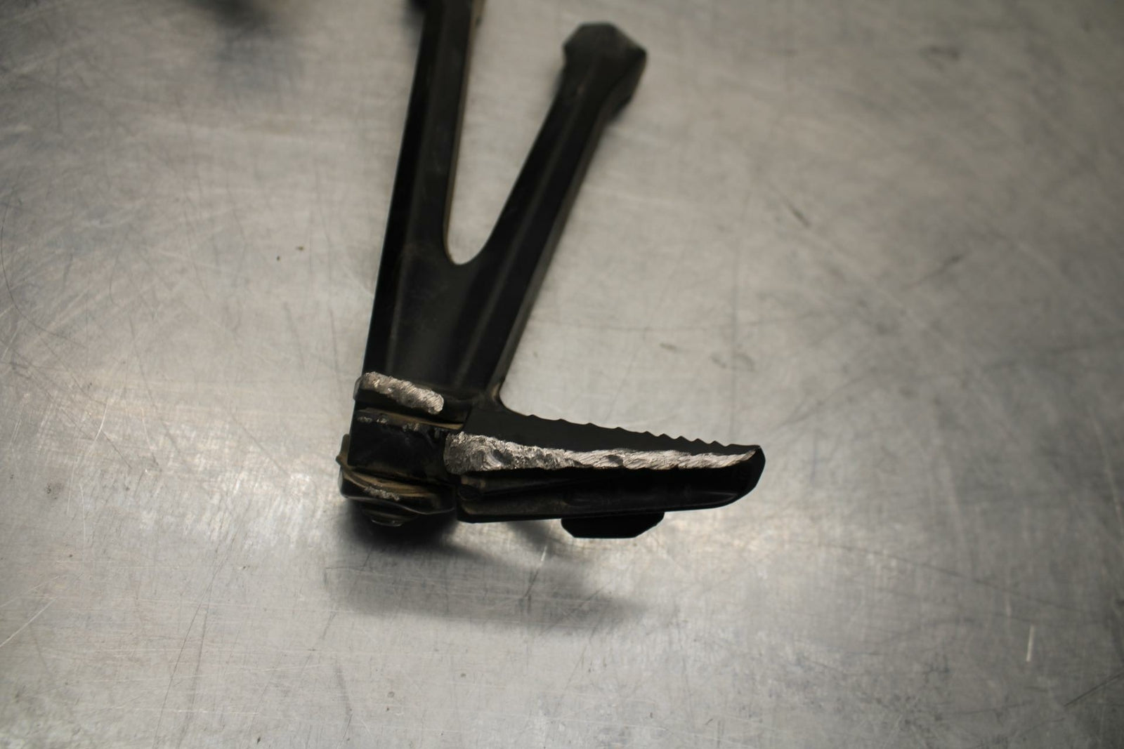 11-22 SUZUKI GSXR600 REAR BACK PASSENGER PEG SET PAIR BB422