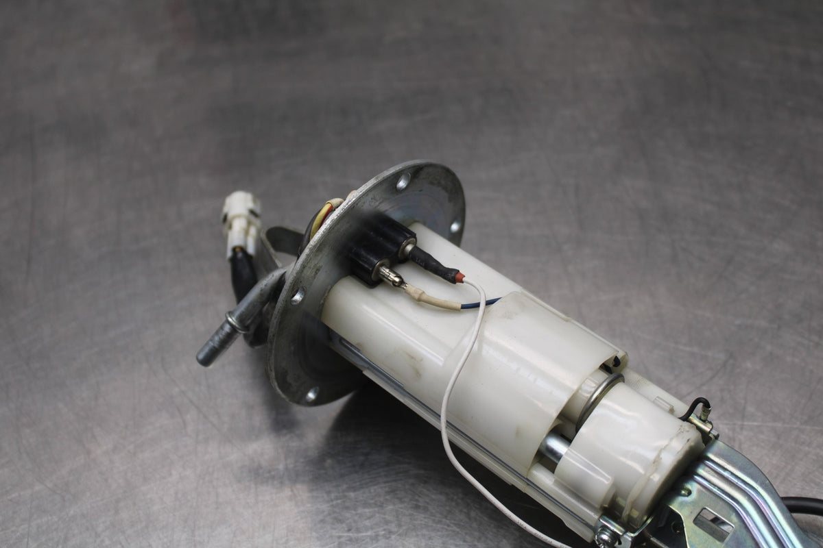 11-22 SUZUKI GSXR 600  FUEL PUMP GAS PETROL SENDER UNIT BB193