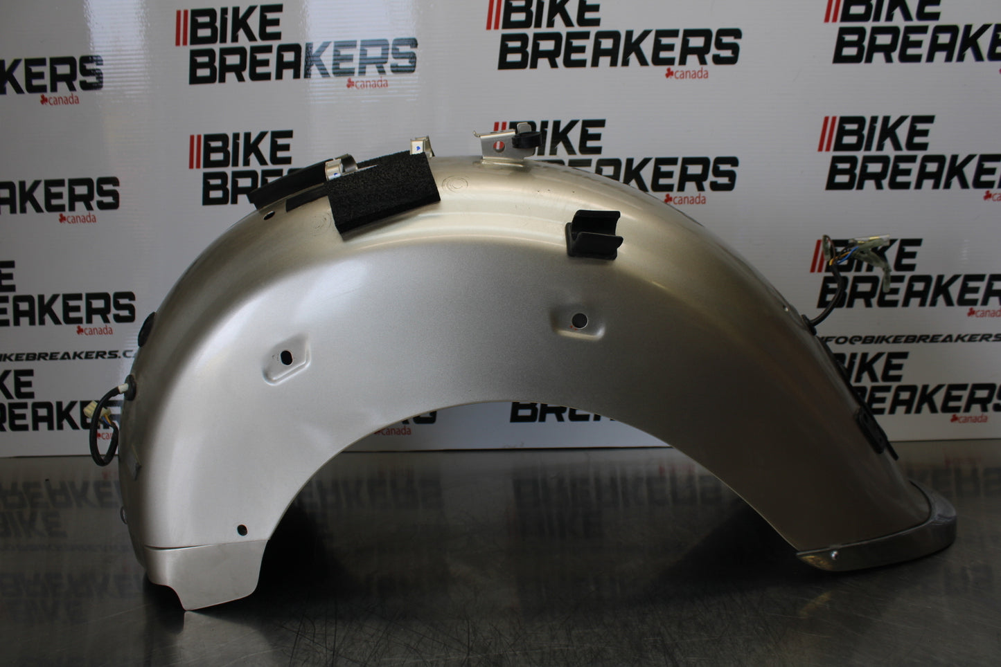 09 YAMAHA ROYAL STAR XVZ1300TF VENTURE REAR BACK WHEEL FENDER MUD GUARD BB151