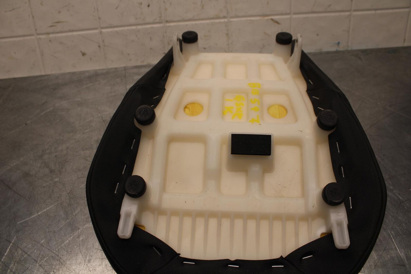 20 SUZUKI GSXR 1000 FRONT DRIVERS SEAT PAD SADDLE PILLION BB597