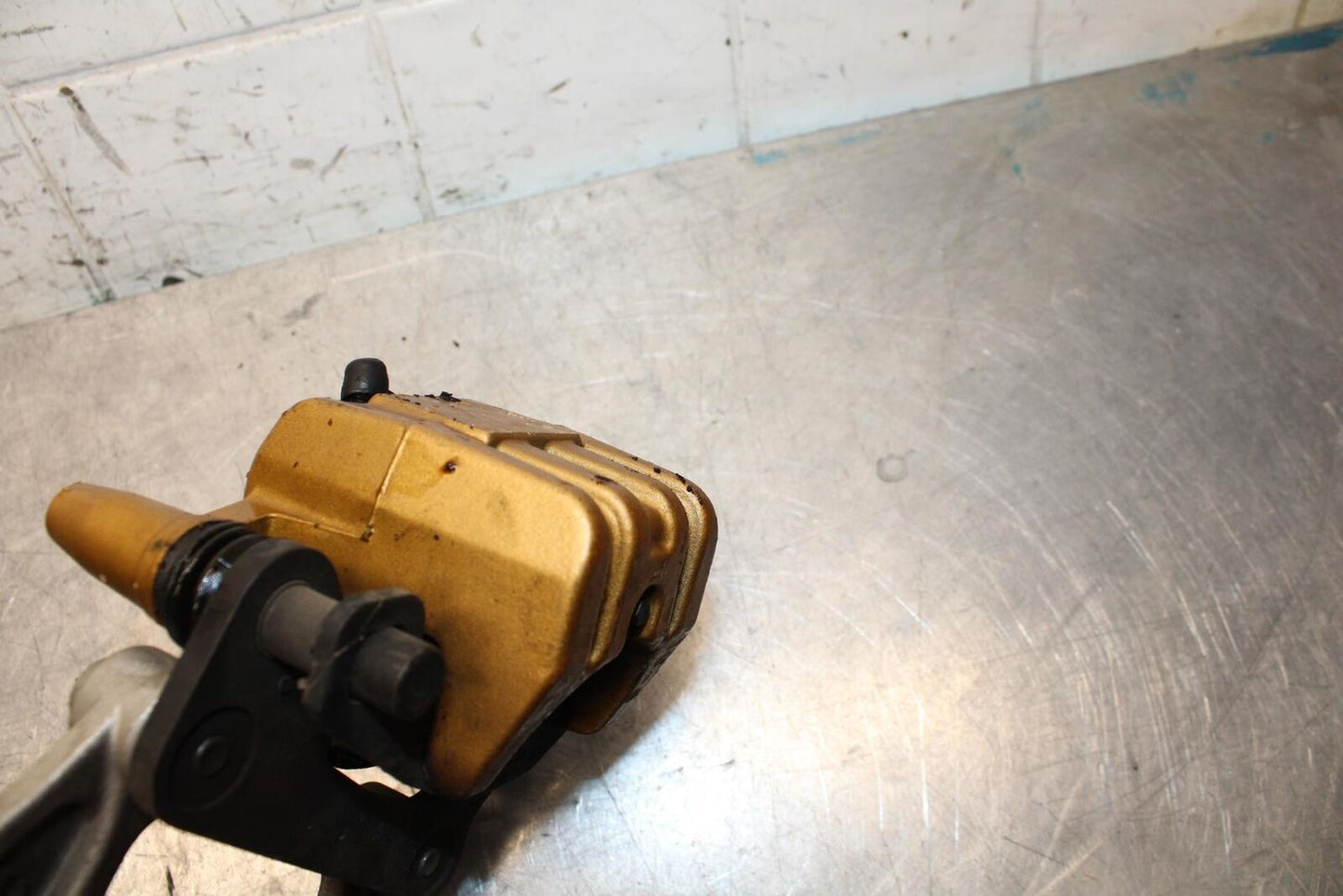 2003 Kawasaki Ninja ZX6RR ZX600K REAR BACK BRAKE CALIPER W MOUNT BRACKET BB66