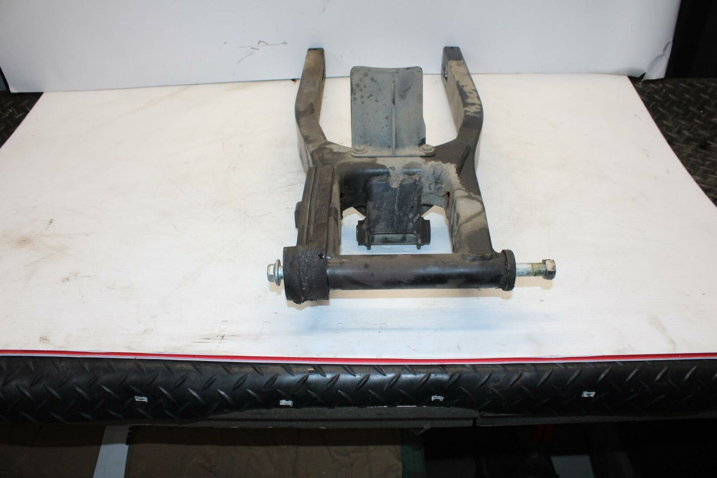 04-09 SUZUKI GS500F  SWINGARM BACK SUSPENSION SWING ARM 61000-01D10-YCH BB261