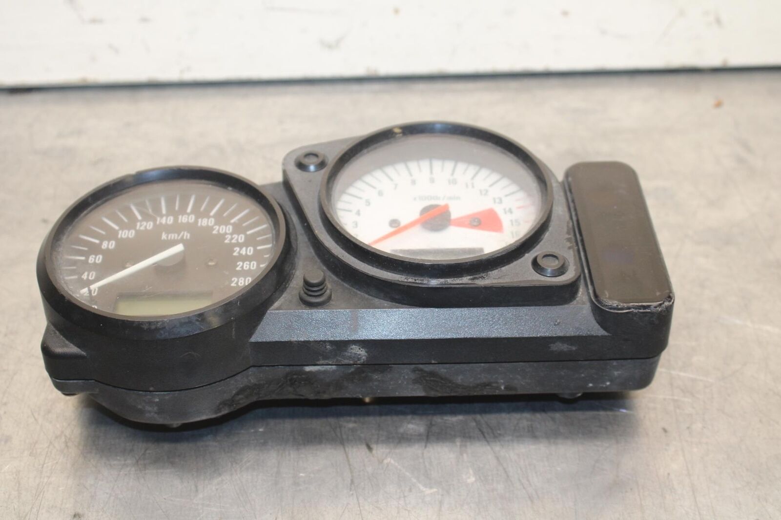 1999 Suzuki GSXR600 SPEEDO TACH GAUGES DISPLAY CLUSTER SPEEDOMETER  BB608