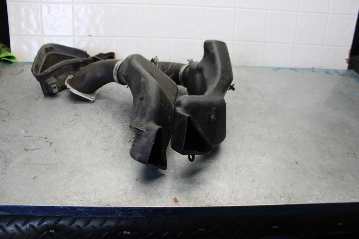 06-07 KAWASAKI NINJA ZX14R RIGHT LEFT AIR INTAKE DUCTS bb433