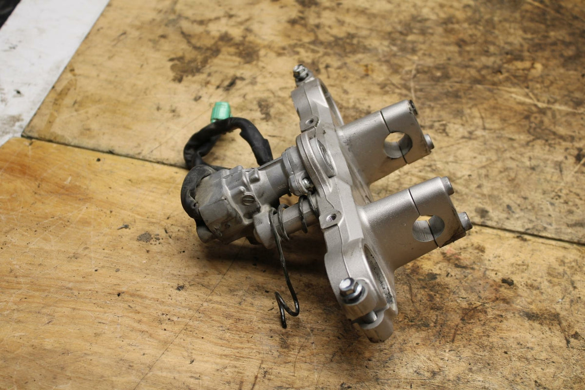 07-11 SUZUKI VSTROM 650 UPPER TREE IGNITION LOCK WITHOUT KEY BB340