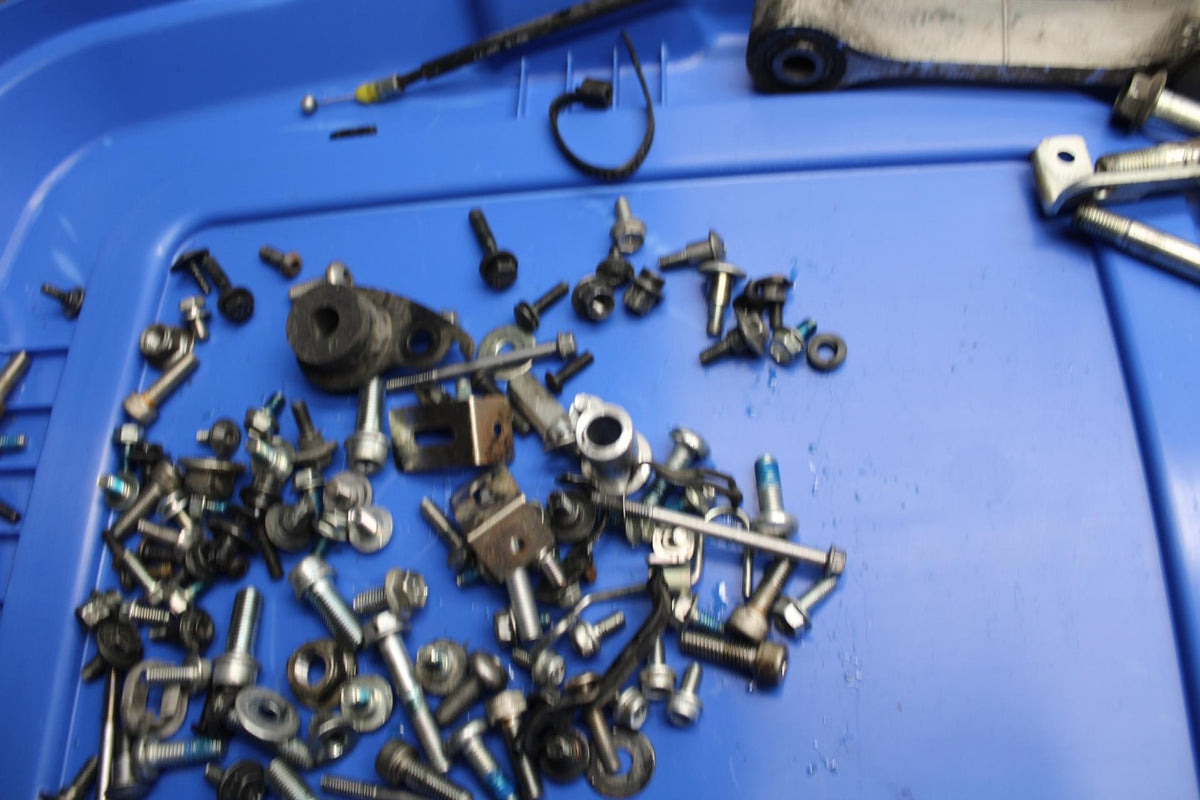 11-22 SUZUKI GSXR 600 LEFTOVER MOUNTING BOLTS HARDWARE MOTOR SCREWS BB485