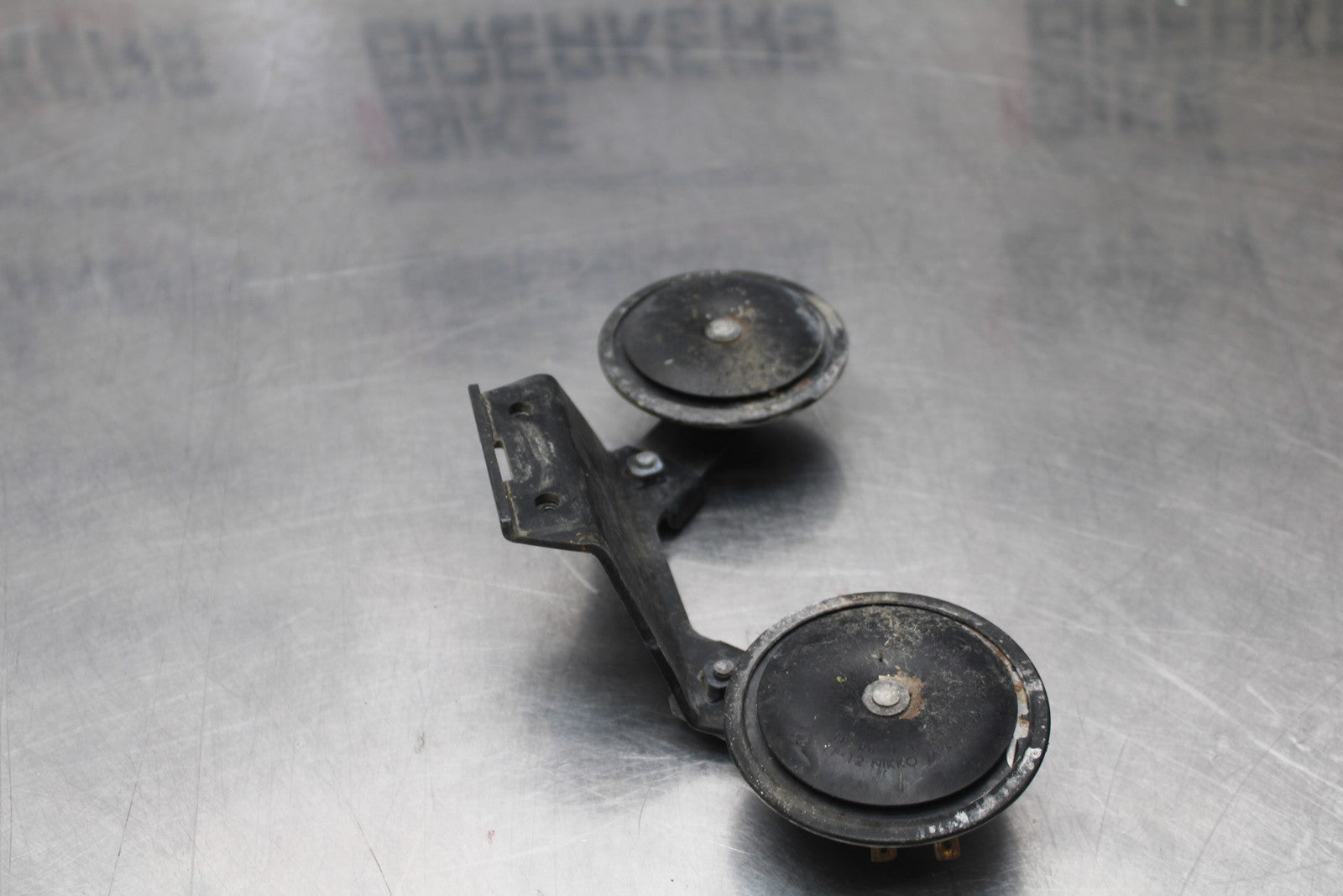 03-08 KAWASAKI VULCAN 1600 HORN SIGNAL SET & BRACKET BB196