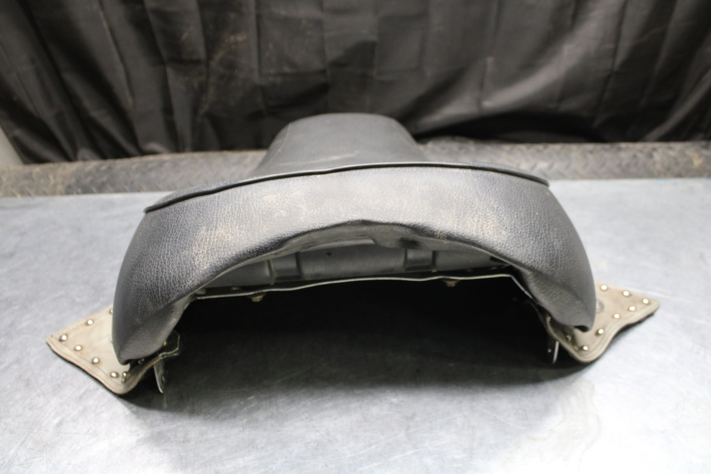00 SUZUKI INTRUDER 1500 VL1500 FRONT DRIVERS SEAT BB761
