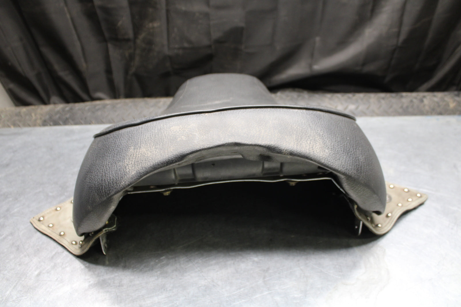 00 SUZUKI INTRUDER 1500 VL1500 FRONT DRIVERS SEAT BB761