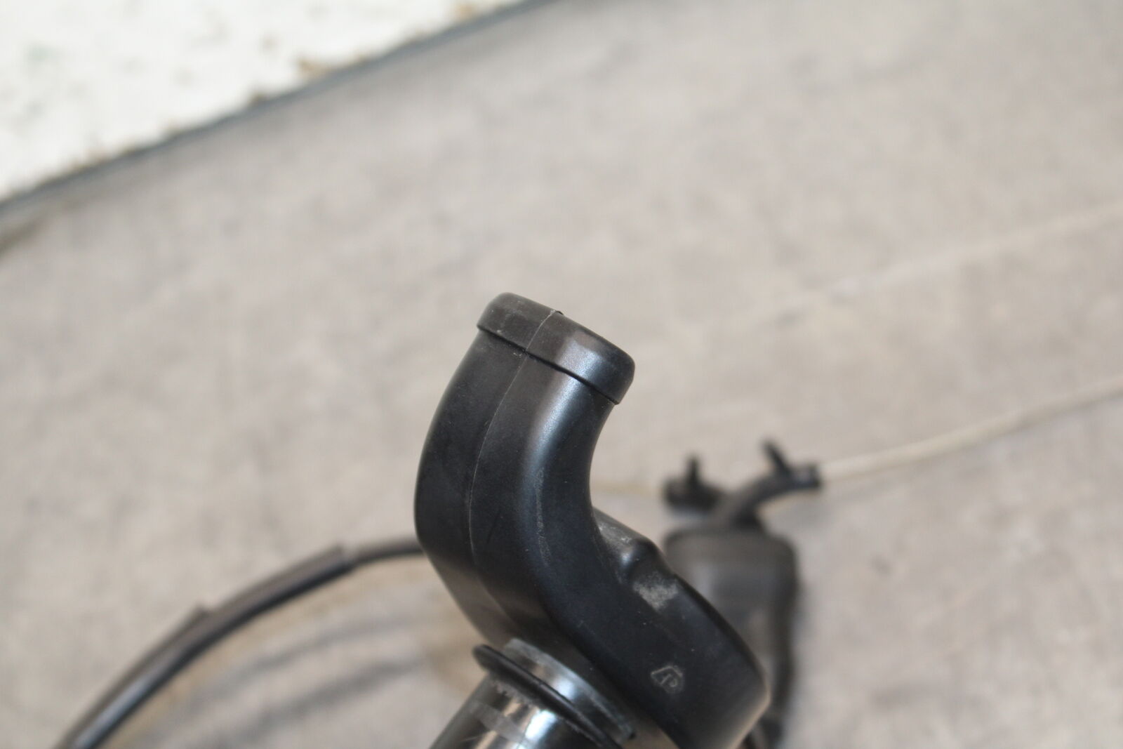 09-12 KAWASAKI NINJA ZX6R THROTTLE CABLE LINE HOUSING GUIDE BB110