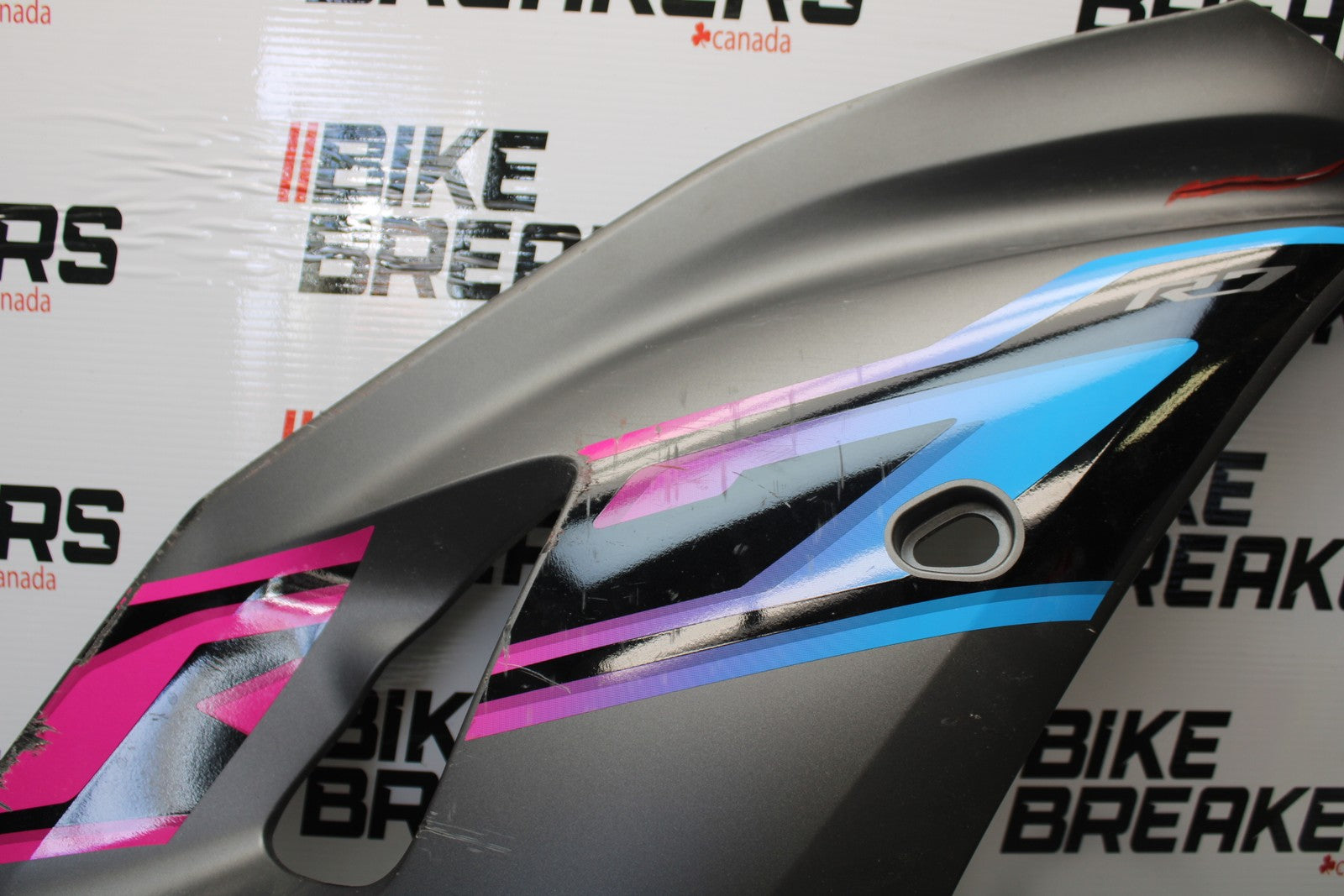 22-25 YAMAHA YZF R7 RIGHT MID UPPER SIDE FAIRING COWL BB182