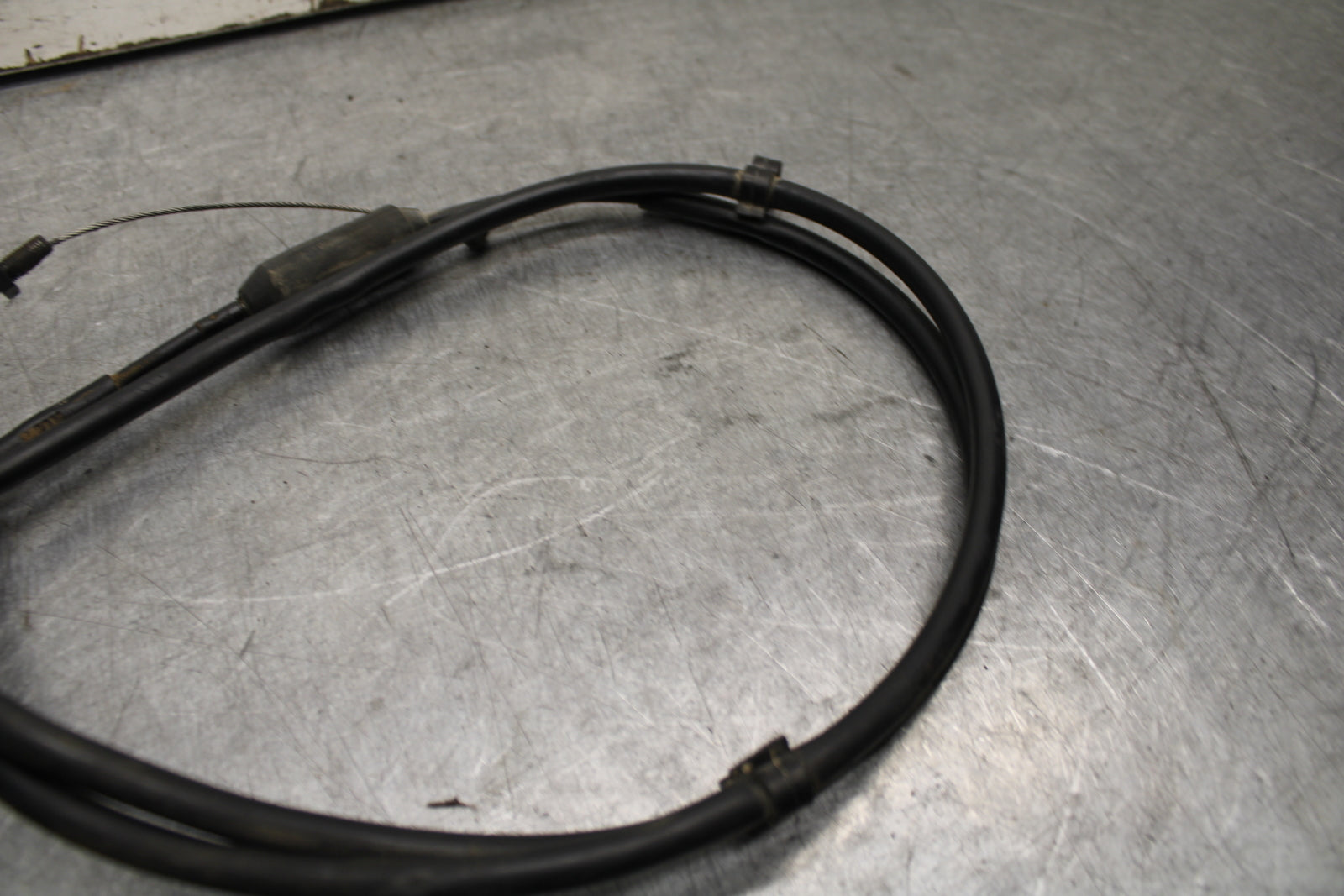 09-11 TRIUMPH DAYTONA 675 THROTTLE CABLES LINES BB652