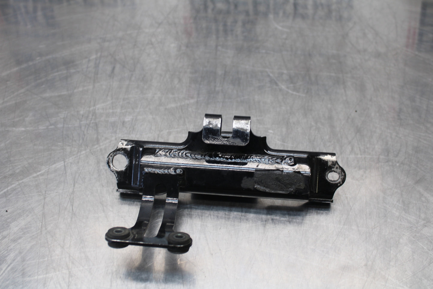 04-05 KAWASAKI NINJA ZX10R GAS TANK FUEL PETROL RESERVOIR BRACKET MOUNT BB163