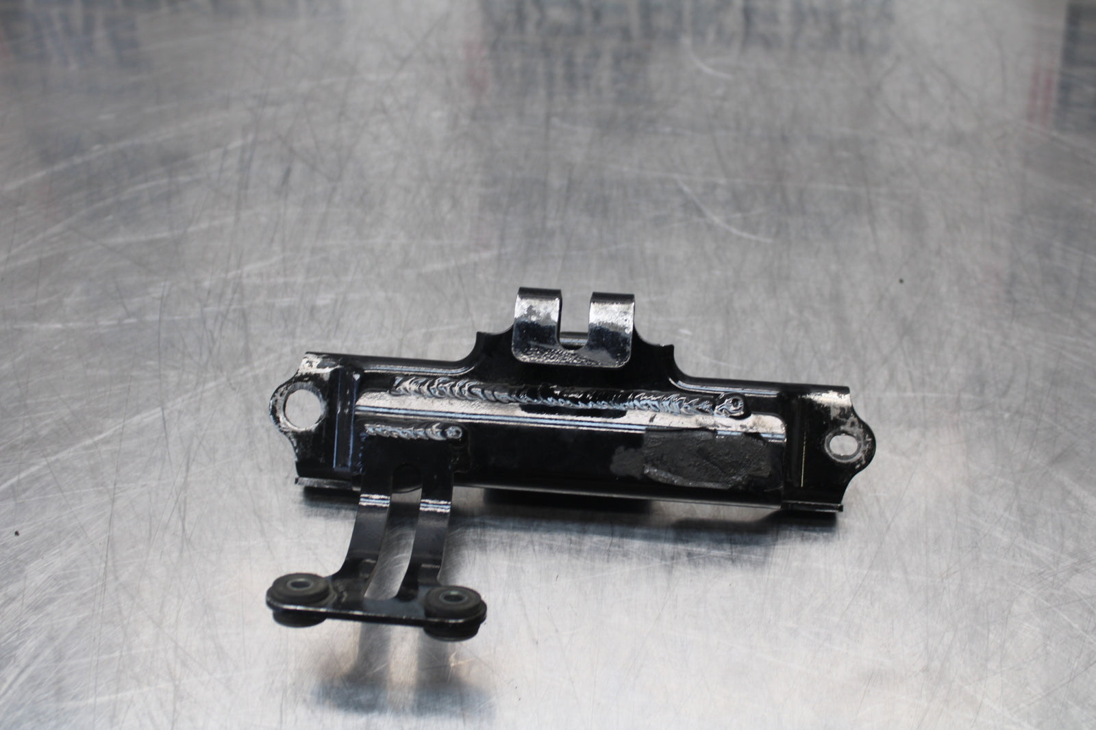 04-05 KAWASAKI NINJA ZX10R GAS TANK FUEL PETROL RESERVOIR BRACKET MOUNT BB163