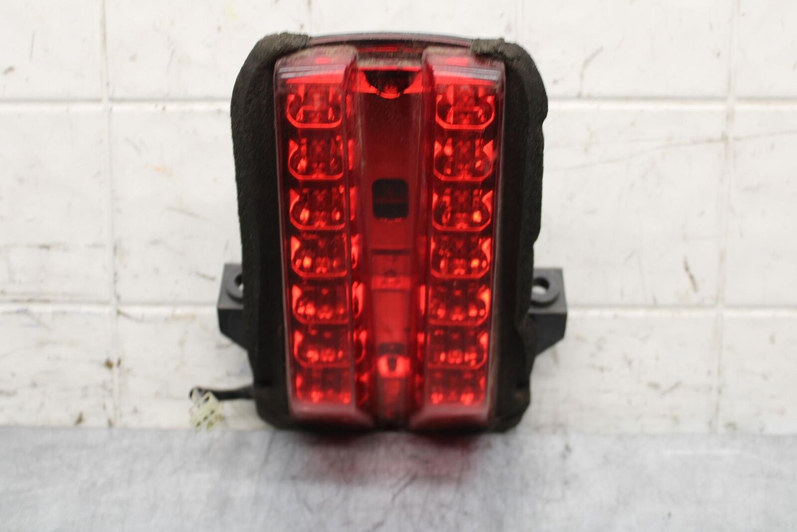 2006 Suzuki SV650S REAR TAIL TAILLIGHT BACK BRAKE LIGHT BB65
