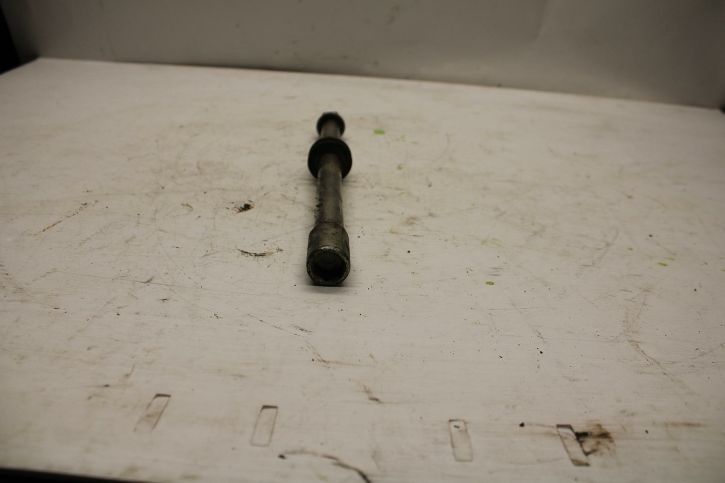00-07 HONDA SHADOW SABRE 1100 REAR AXLE BACK WHEEL RIM PIVOT BOLT AXEL BB350