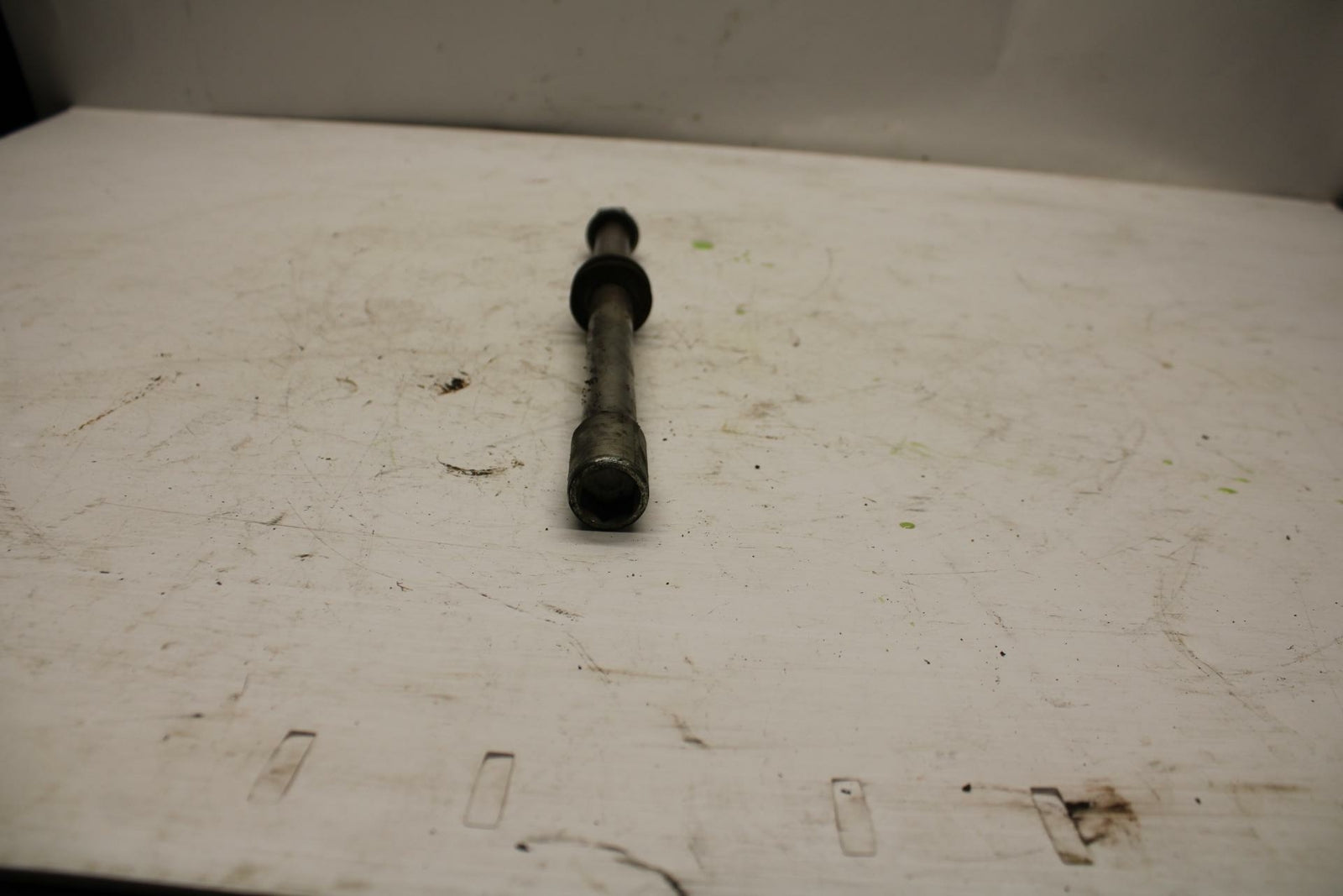 00-07 HONDA SHADOW SABRE 1100 REAR AXLE BACK WHEEL RIM PIVOT BOLT AXEL BB350