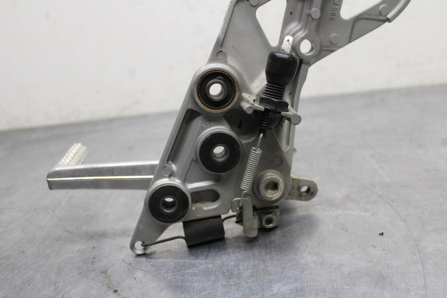 13-16 SUZUKI BANDIT 1250S ABS RIGHT REARSET DRIVER FOOT PEG REST STOP BB134