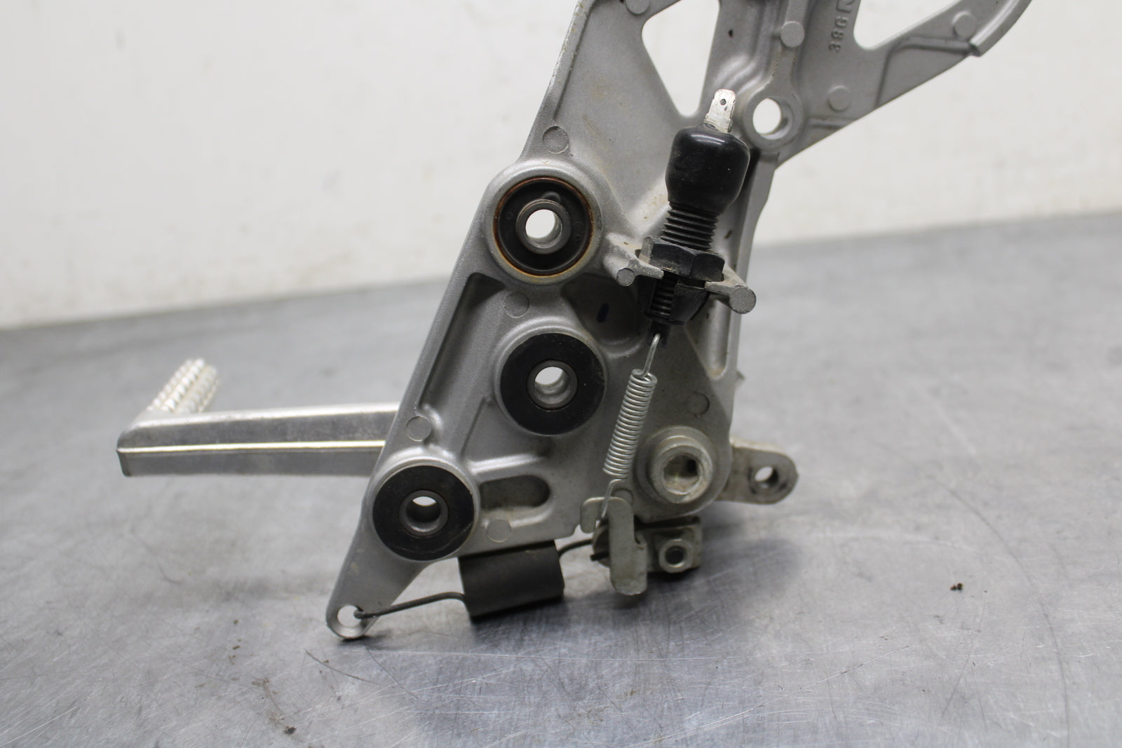 13-16 SUZUKI BANDIT 1250S ABS RIGHT REARSET DRIVER FOOT PEG REST STOP BB134