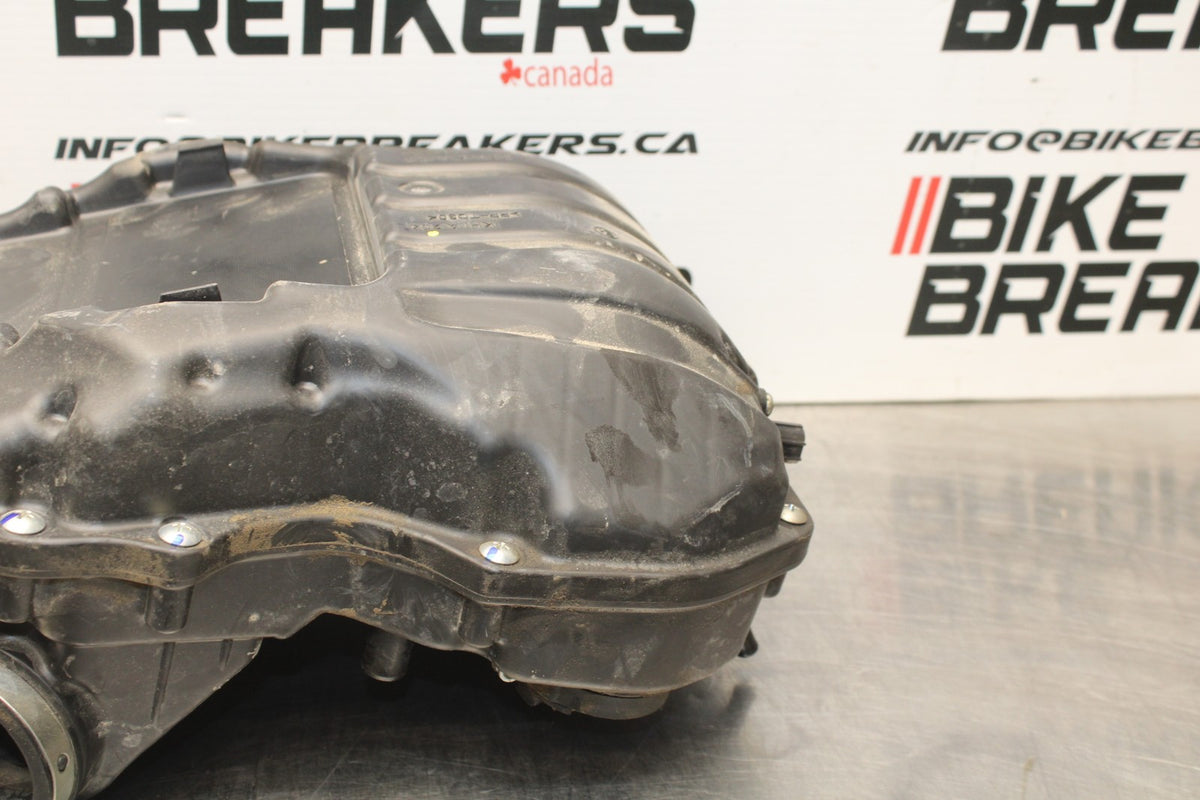 23-26 KAWASAKI NINJA ZX4RR AIRBOX AIR INTAKE FILTER BOX BB872