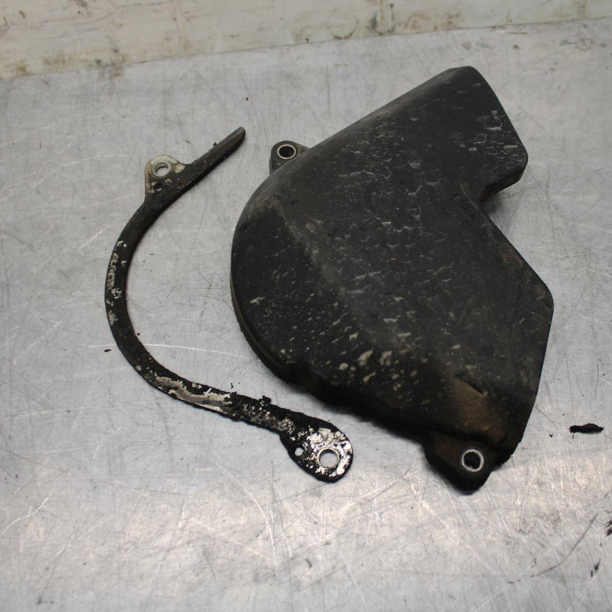 05-06 HONDA CBR600RR ENGINE SPROCKET COVER 11350-MEE-A00 BB484