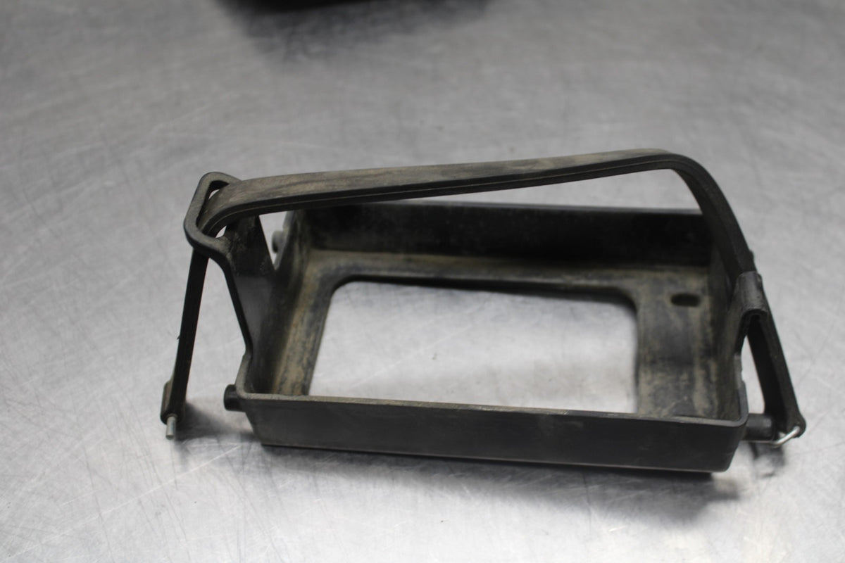 08 KAWASAKI NINJA ZX10R BATTERY TRAY PLASTIC / COVER BB932