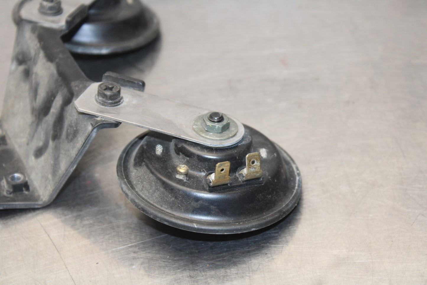 03-08 KAWASAKI VULCAN 1600 HORN SIGNAL SET & BRACKET BB196