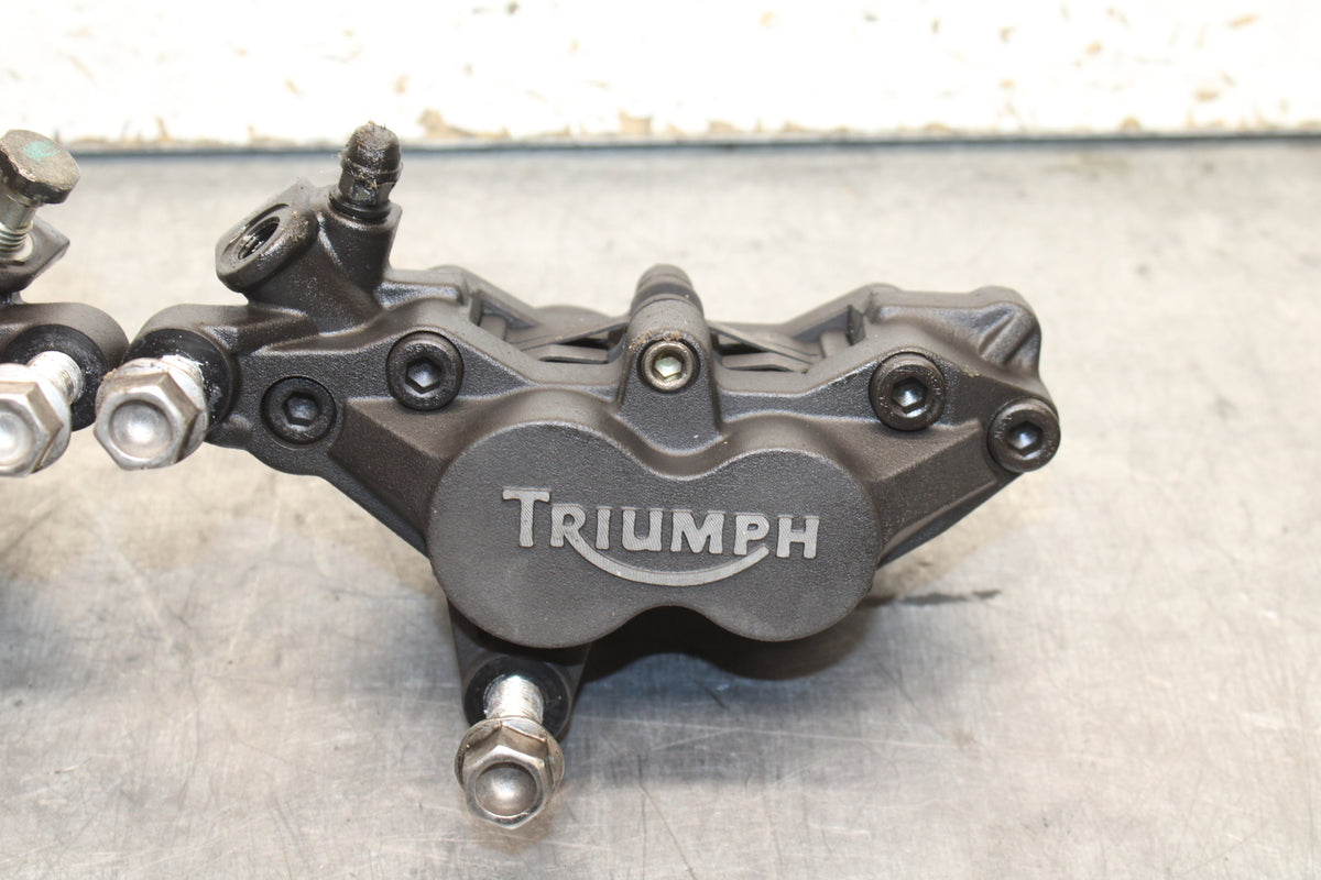 03-04 TRIUMPH DAYTONA 600 RIGHT LEFT FRONT BRAKE CALIPER SET PAIR CALIPERS BB745