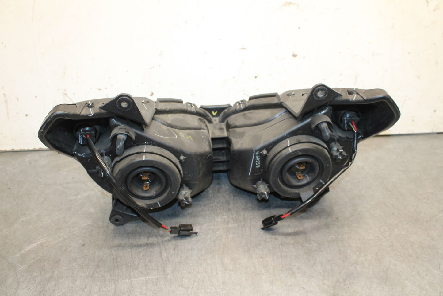 11-12 KAWASAKI NINJA 400 EX400 C FRONT HEADLIGHT HEAD LIGHT LAMP BB358