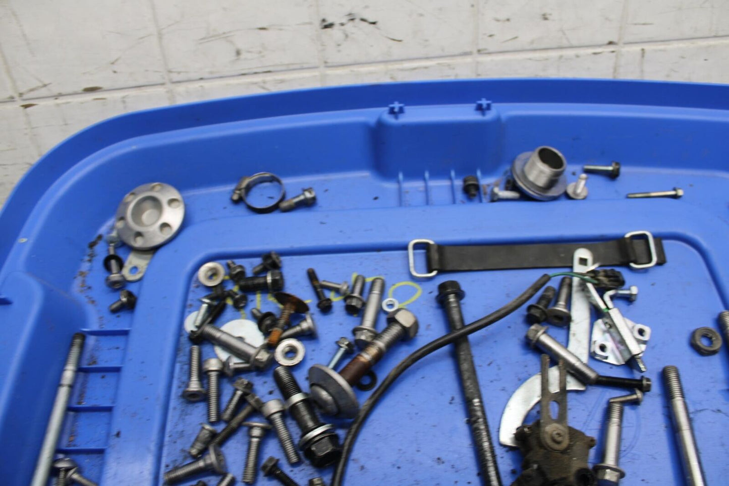 11 KAWASAKI NINJA 650 ER EX 650 LEFTOVER BOLTS HARDWARE MOTOR SCREWS BB503