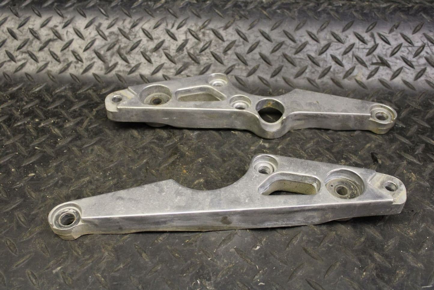 80-81 YAMAHA XS1100 SPECIAL SUPPORT FOOT RESTS PEGS STEPS SET PAIR BB174