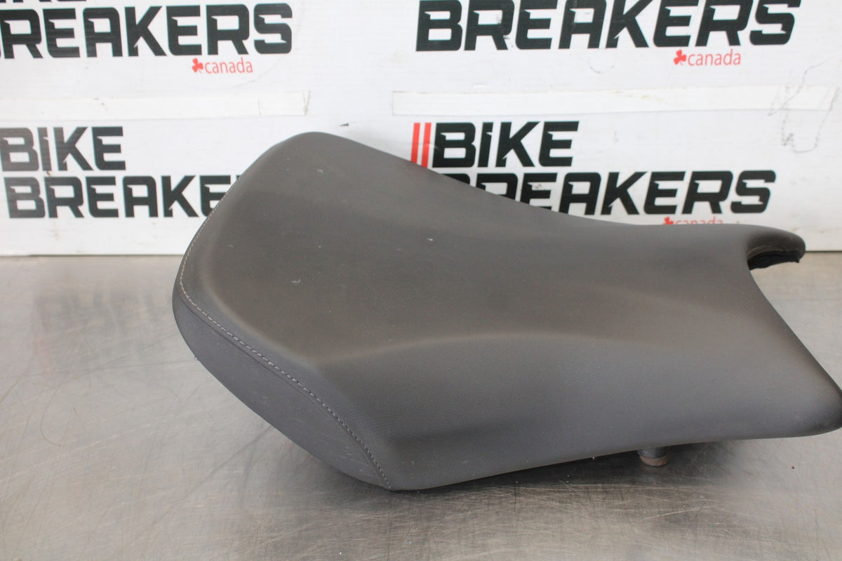 17-20 BMW S1000R FRONT DRIVERS SEAT PAD SADDLE PILLION BB909