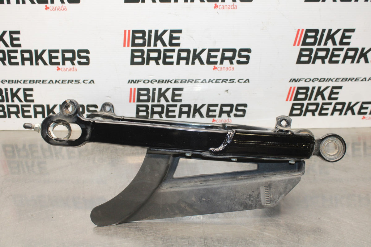 07 HARLEY-DAVIDSON SPORTSTER 1200 CUSTOM XL1200C SWINGARM SUSPENSION ARM BB833
