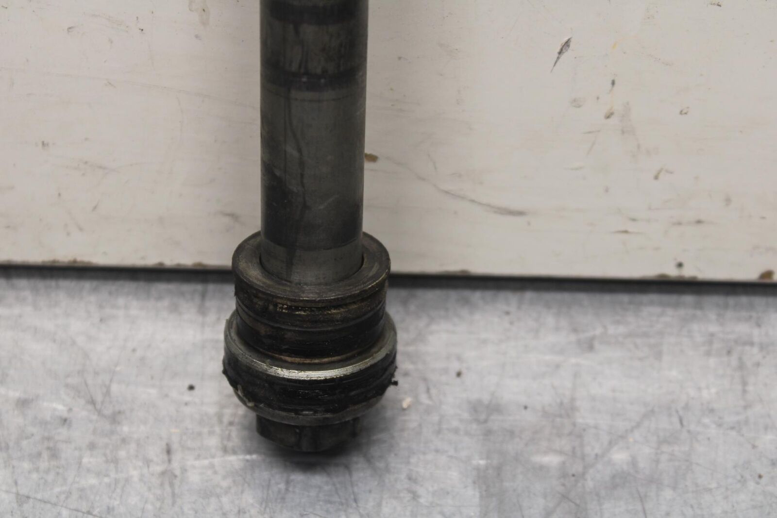 2004 Honda CBR600F4i REAR AXLE BACK WHEEL RIM BOLT AXEL 42301-MAS-000 BB606